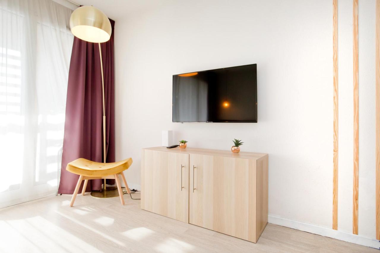 Grand Studio Avec Climatisation, Balcon Proche Gare Centre Ville Lourdes Exteriör bild